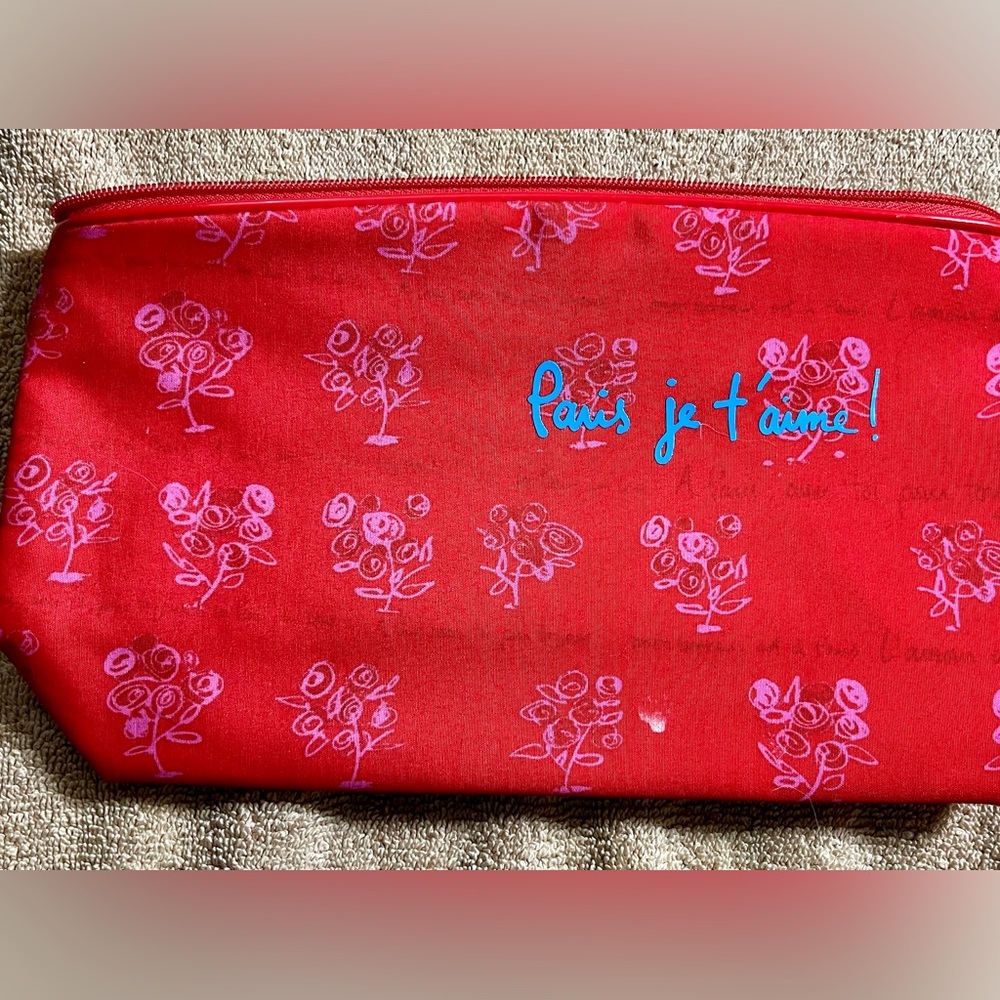 Throbbing Hot Pink Make Up Case Lancôme Bright turquoise lettering‎ and lining